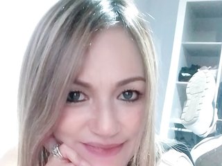 دردشة الفيديو المثيرة MaitheMilf