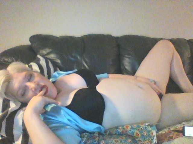 لقطات البث MakeOutBandit