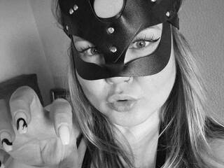 دردشة الفيديو المثيرة MariKyri