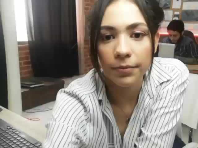 لقطات البث Maxandtokio1