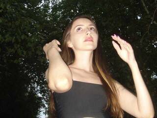 دردشة الفيديو المثيرة May-Rose