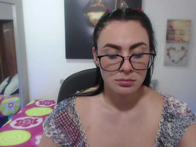 الصور MeganEiffel I have a vibrator in my pussy that vibrates with tokens