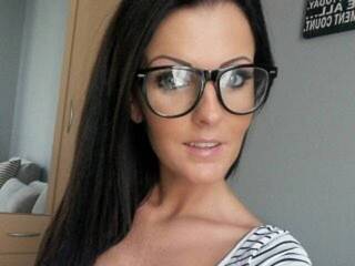 دردشة الفيديو المثيرة MelanieAn