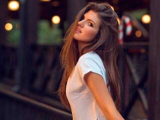 دردشة الفيديو المثيرة MelodyDean