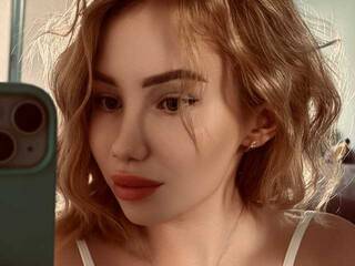 دردشة الفيديو المثيرة MerriiiRosalee