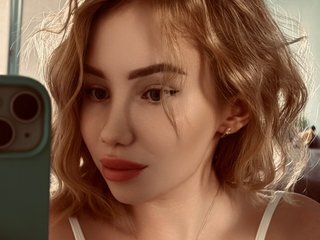 دردشة الفيديو المثيرة MerriiiRosalee