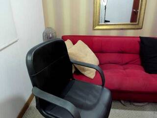 دردشة الفيديو المثيرة MerryColin