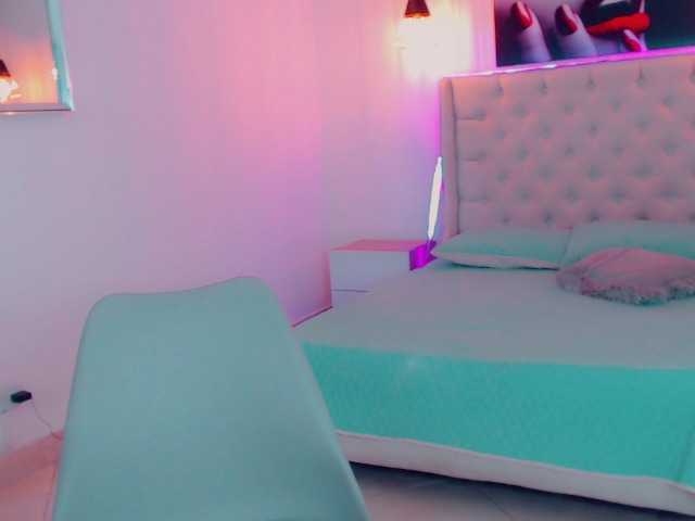 الصور mia-candyh Hello my loves, welcome to my room .... ready to have fun. ??