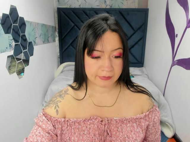 لقطات البث Mia-Cute-