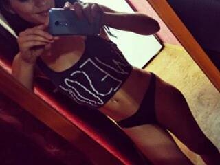 دردشة الفيديو المثيرة MiaBeautifull