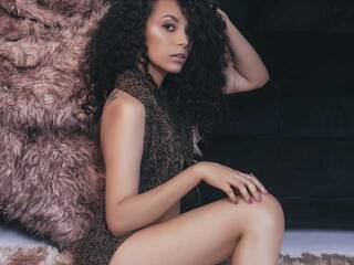 دردشة الفيديو المثيرة MiaBlackIris