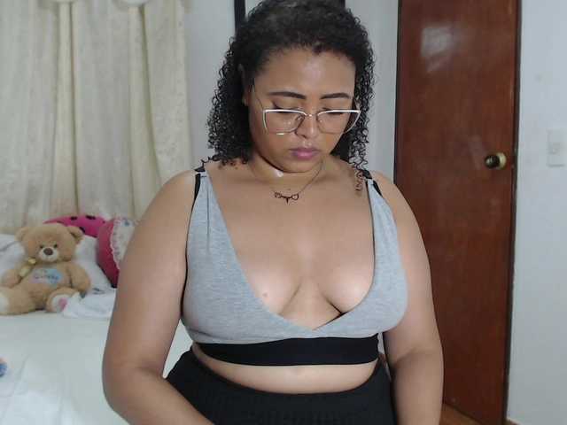 الصور MichelDemon hey guysss come and enjoy a while with me VIBE TOY ON make my pussy wet #latina #squirt #bigboobs