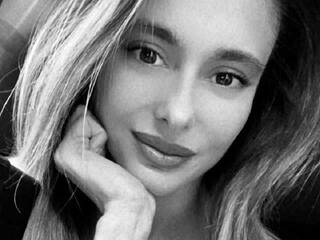 دردشة الفيديو المثيرة Mikkajul