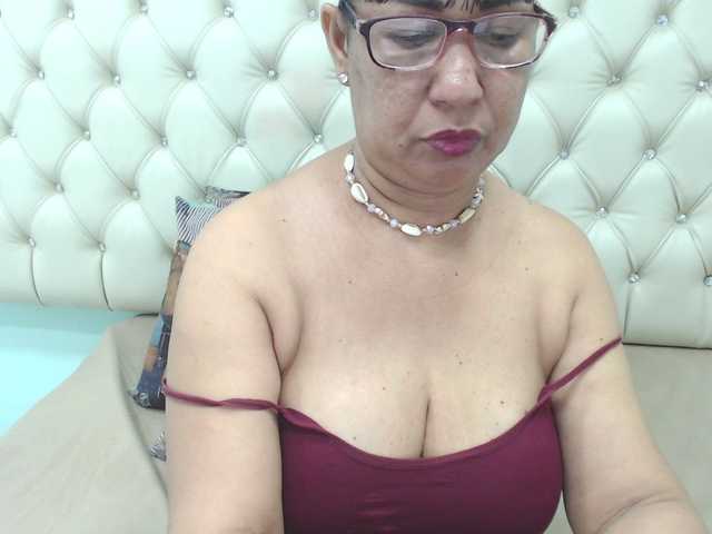 الصور MilfPleasure1 50 tits .. 100 open pussy im flexible .. 65 anal ... 200 naked and play with toy