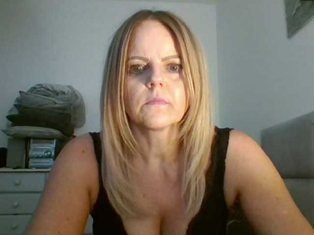 الصور MilfSusanna If you wanna play, join me up in pvt and lets;)i love to dance;) and play...