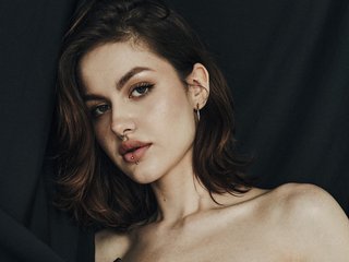 دردشة الفيديو المثيرة MiraBelle