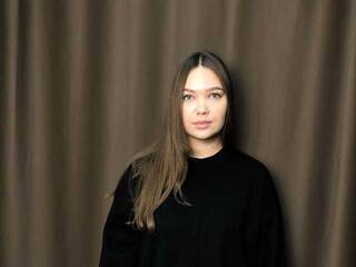 دردشة الفيديو المثيرة MirelMinora