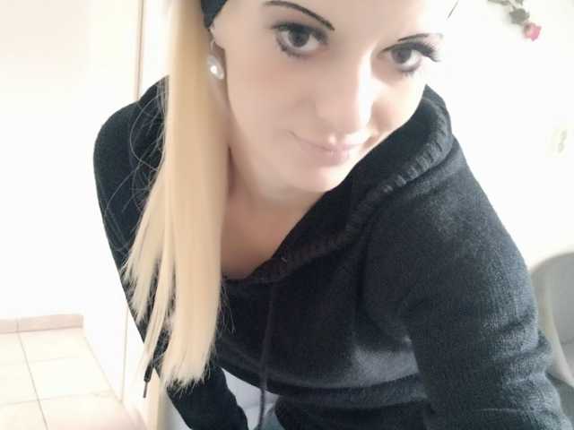 صورة الملف الشخصي MoaningKitty23