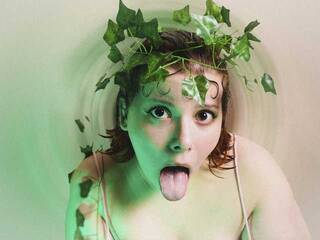 دردشة الفيديو المثيرة MONAOFF