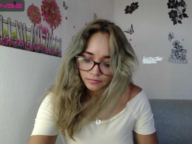 لقطات البث monica-squirt