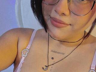 دردشة الفيديو المثيرة MonieLodge