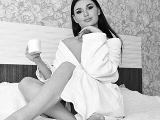 دردشة الفيديو المثيرة Monika-Doll