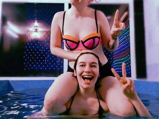 دردشة الفيديو المثيرة MoonSisters