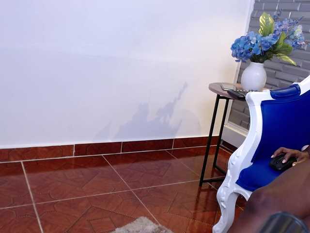 لقطات البث NahomiFox