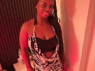 دردشة الفيديو المثيرة Naomii-Cooper