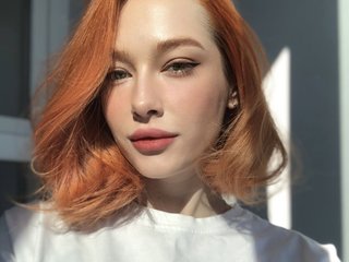 دردشة الفيديو المثيرة Narcissism