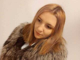 دردشة الفيديو المثيرة NellaHeart