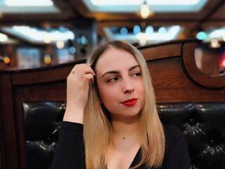 دردشة الفيديو المثيرة NelleVanile