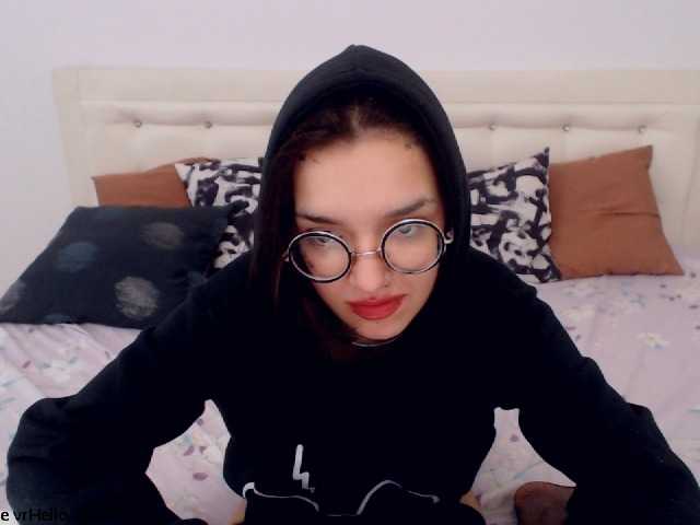 لقطات البث NessaBarett1