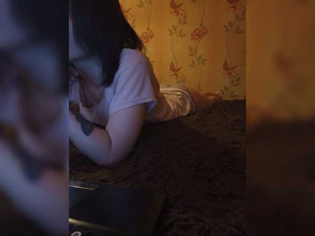 لقطات البث NikaMoons