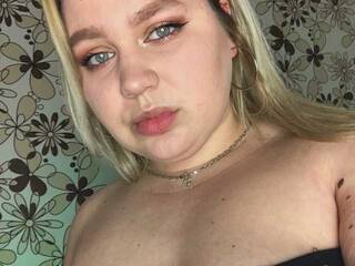 دردشة الفيديو المثيرة nikki-kool