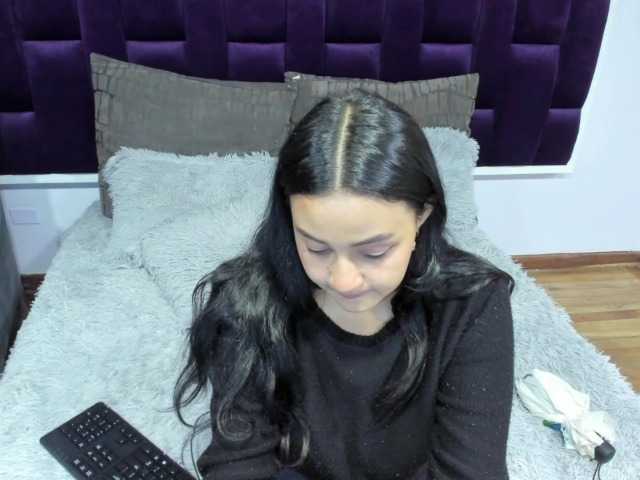 لقطات البث nikki-tom