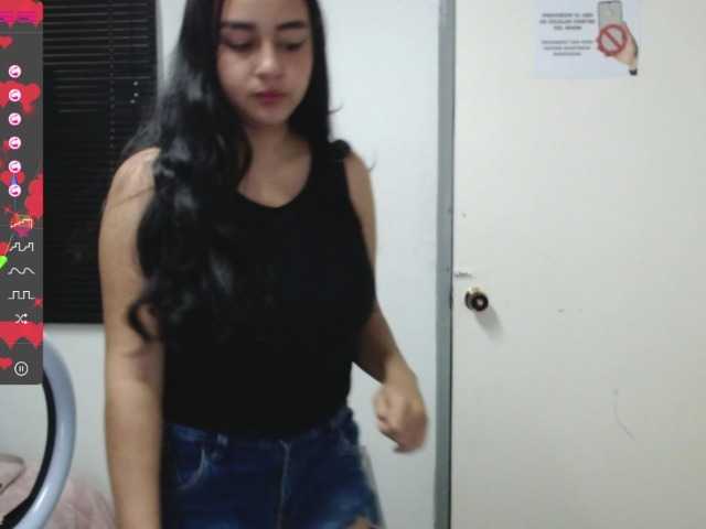 لقطات البث nikki-tom