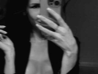 دردشة الفيديو المثيرة Nikkittyni