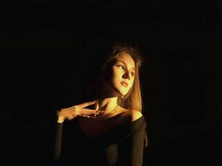 دردشة الفيديو المثيرة Niktoria-Shy