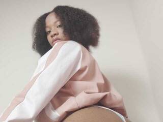 دردشة الفيديو المثيرة NuruAziza