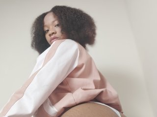 دردشة الفيديو المثيرة NuruAziza