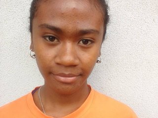 دردشة الفيديو المثيرة NYRINAH