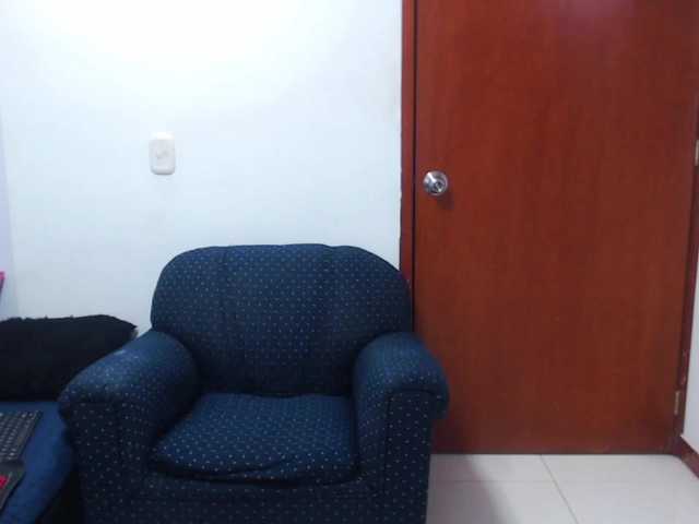 لقطات البث pamelaaniston