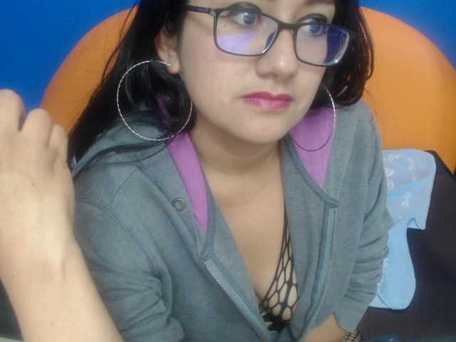 لقطات البث piola-busty