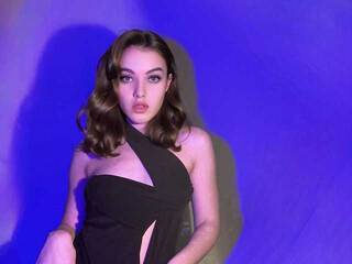 دردشة الفيديو المثيرة PrettyJuna