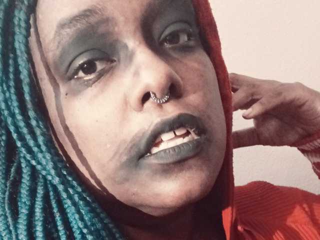 صورة الملف الشخصي Queenie-Bee