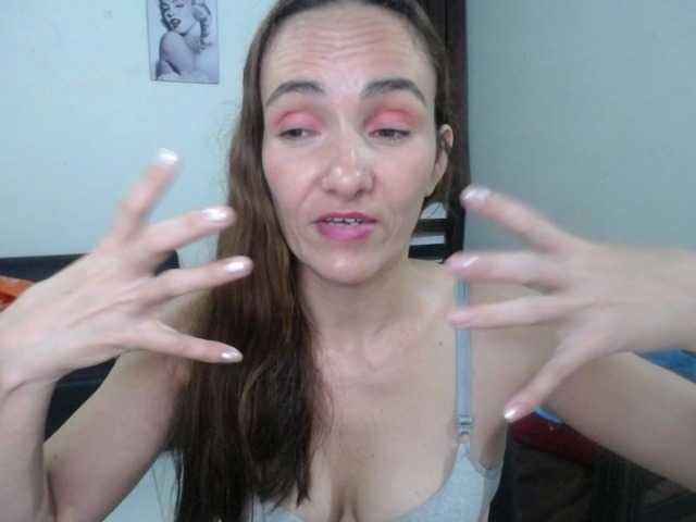 لقطات البث Queenisabella