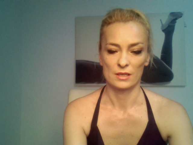 لقطات البث QueenofBerlin