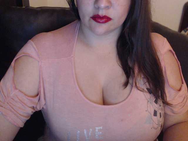 الصور MiladyEmma hello guys I'm new and I want to have fun He shoots 20 chips and you will have a surprise #bbw #mature #bigtits #cum #squirt