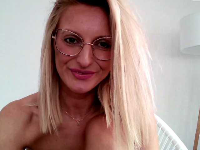 الصور RachellaFox Sexy blondie - glasses - dildo shows - great natural body,) For 500 i show you my naked body @remain